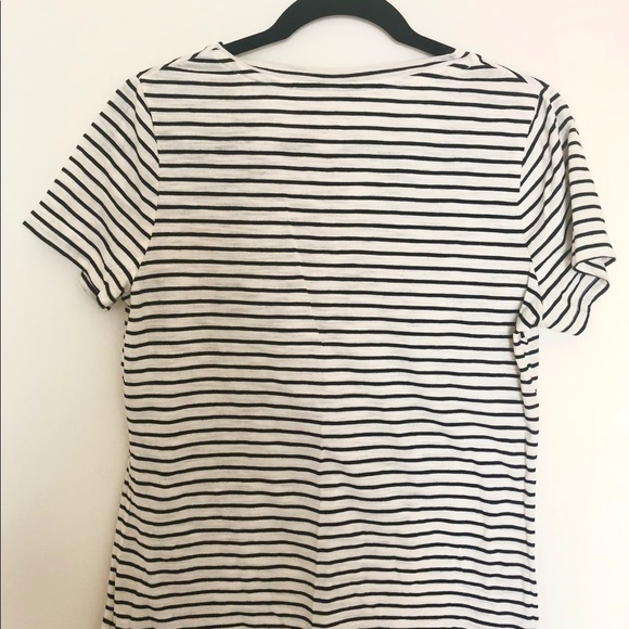 ❗️🆕 Low Price❗️ Mossimo Striped V-neck T-shirt - Picture 3 of 5